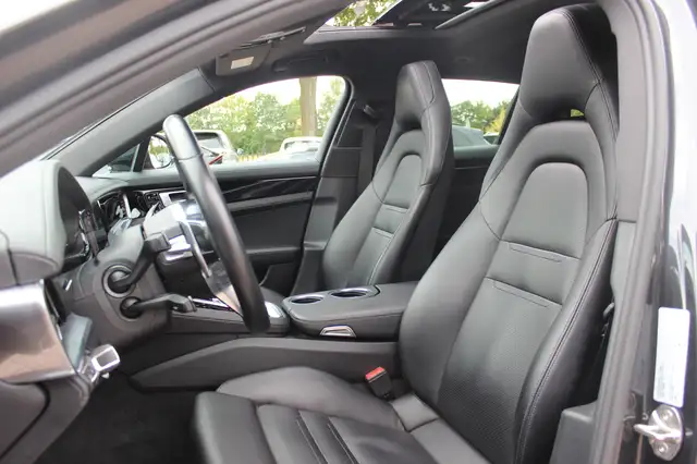 Porsche Panamera view 4