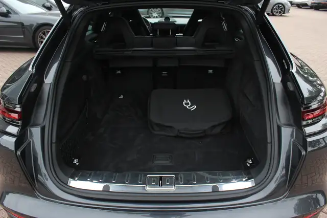 Porsche Panamera view 16