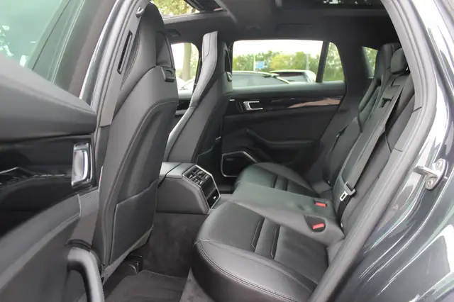 Porsche Panamera view 11