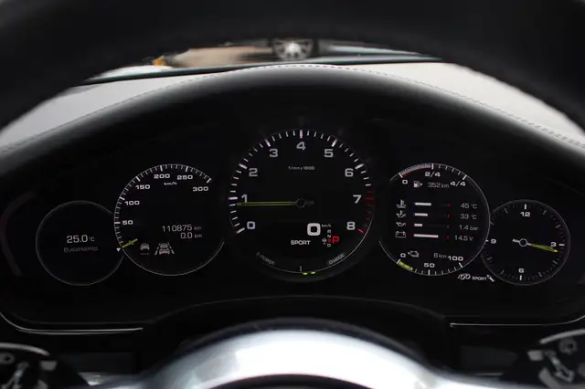 Porsche Panamera view 18