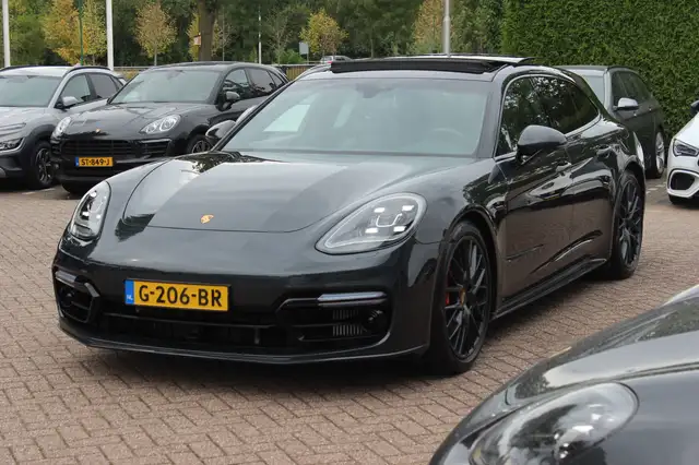 Porsche Panamera view 6