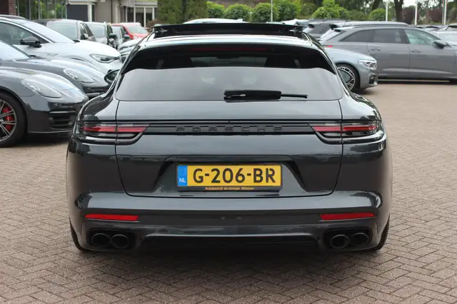 Porsche Panamera view 15