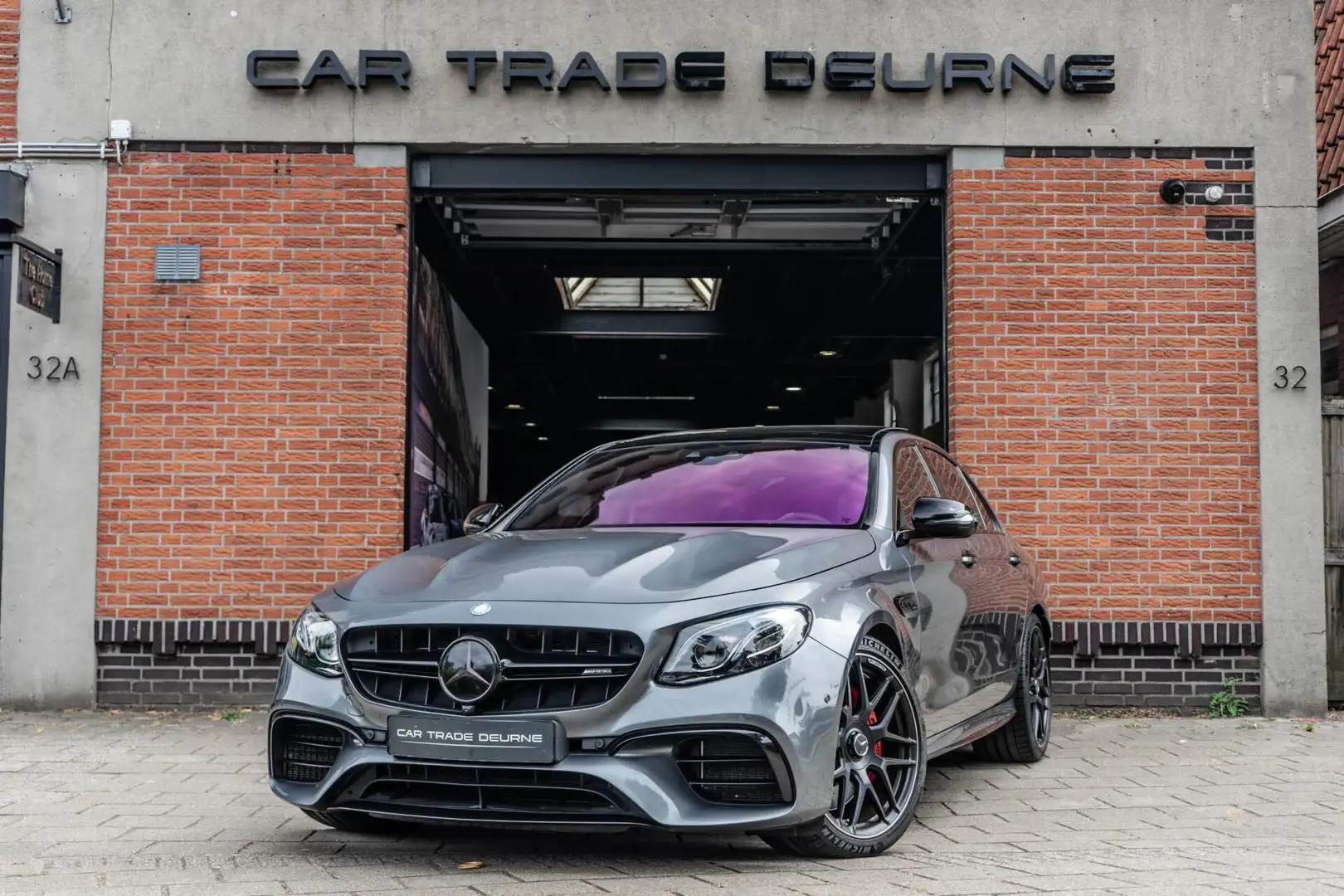 Mercedes-Benz E 63 AMG S 4MATIC+ Pano / Burmester / HUD Gris - 1