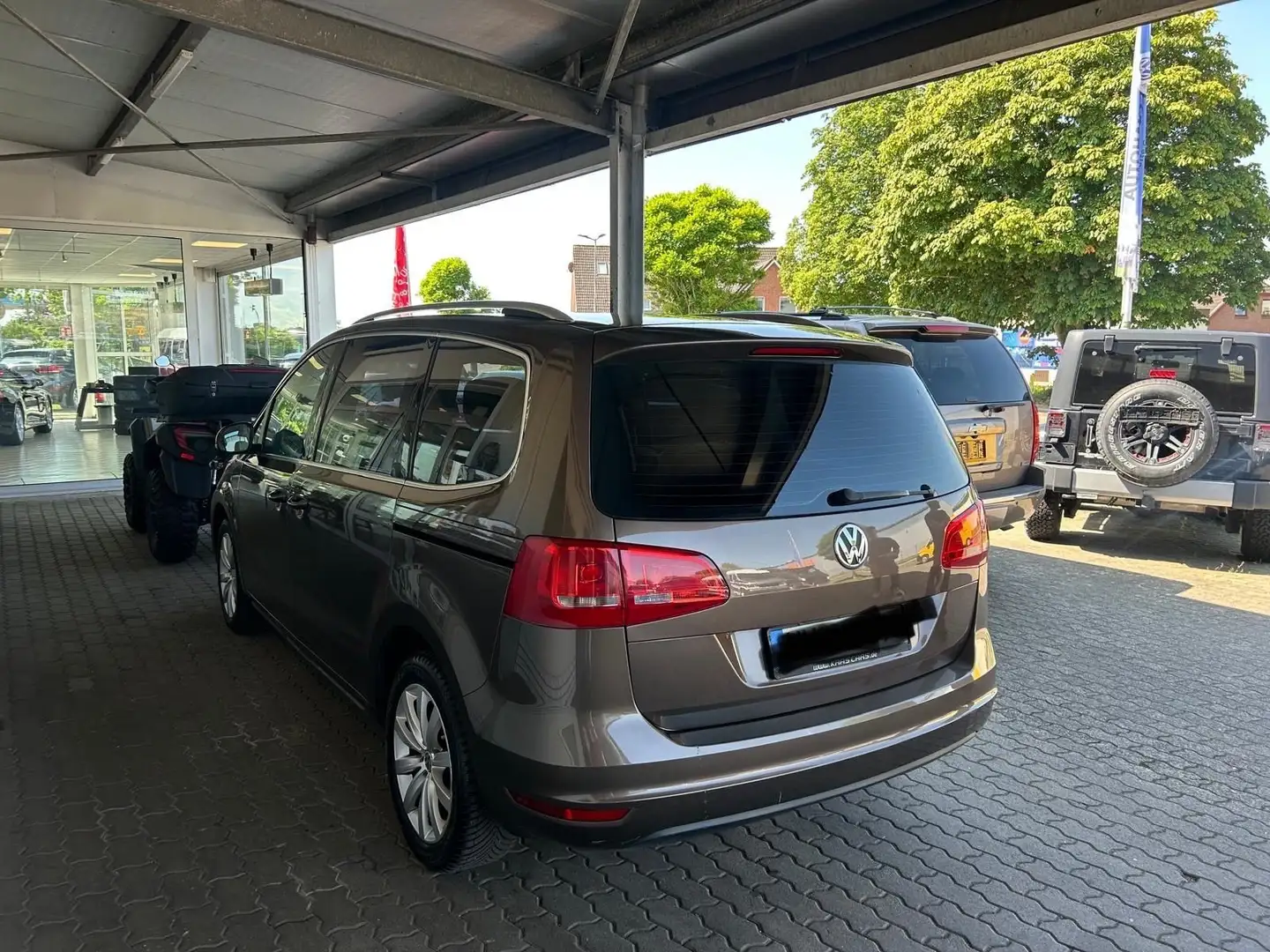 Volkswagen Sharan 1,4Ltr  16V TSI. Highline - BlueMotion T Braun - 1