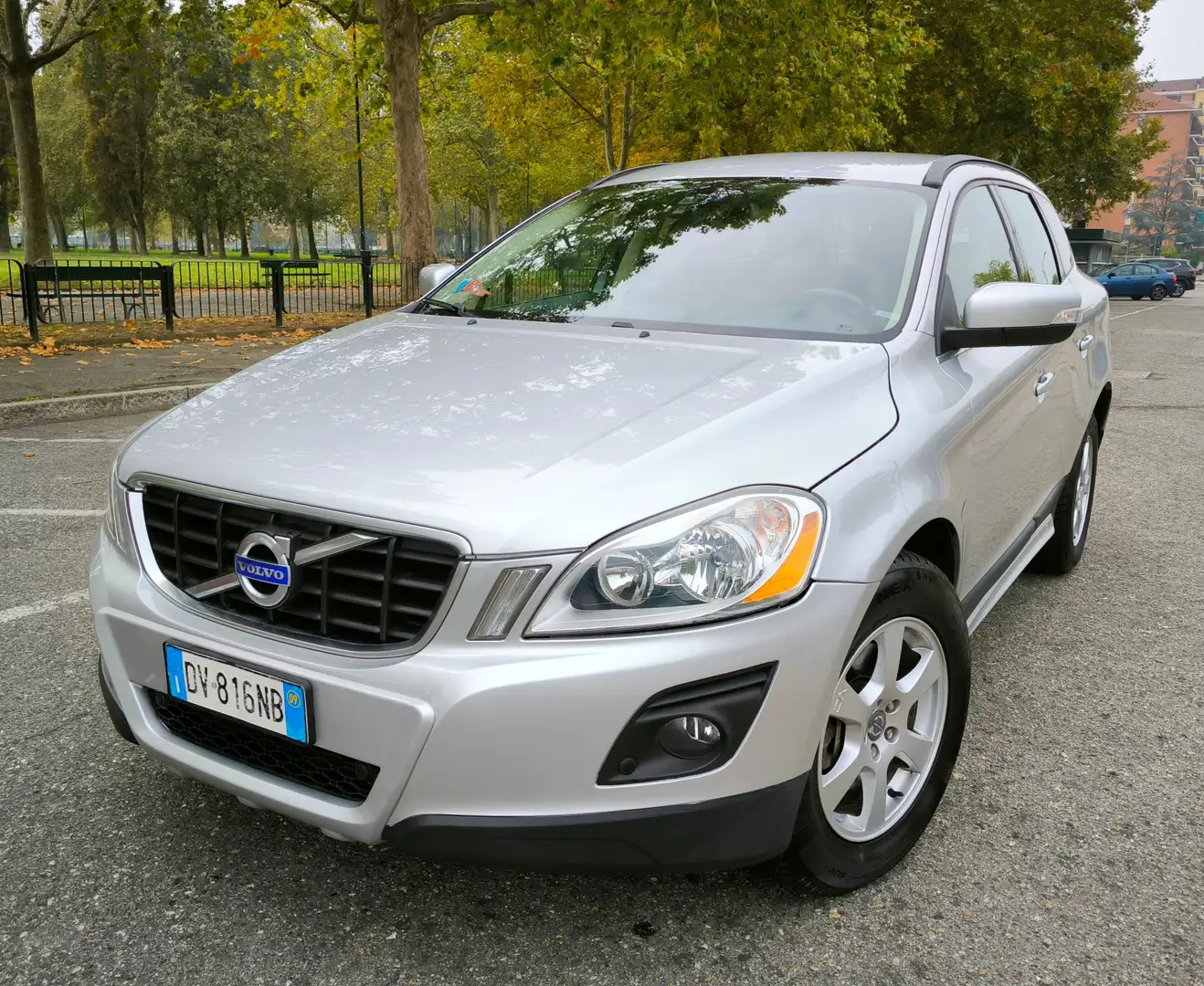 Volvo XC60 XC60 I 2.4 d4 (d3) Summum awd 163cv Gris - 1
