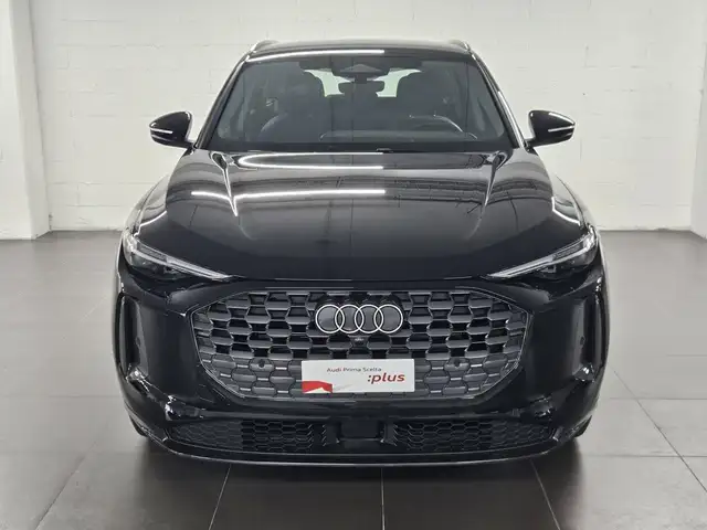 Audi Q5 view 2