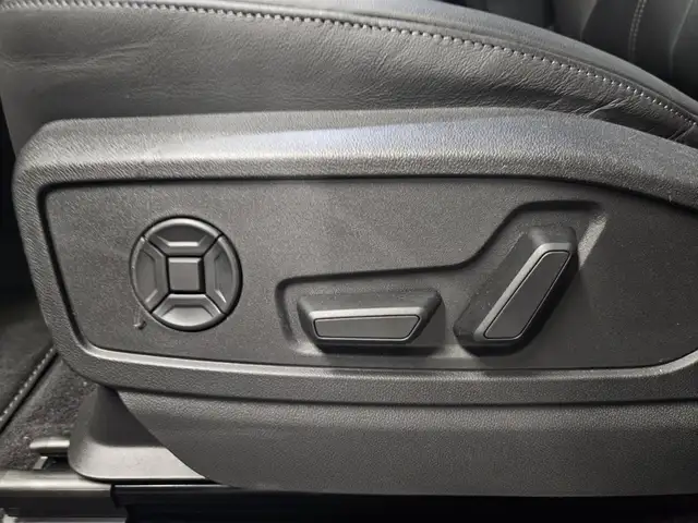 Audi Q5 view 10