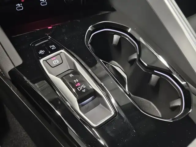 Audi Q5 view 12