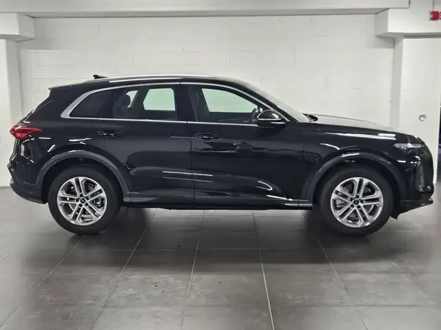 Audi Q5 view 3