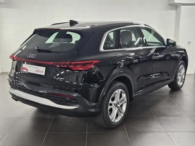 Audi Q5 view 4