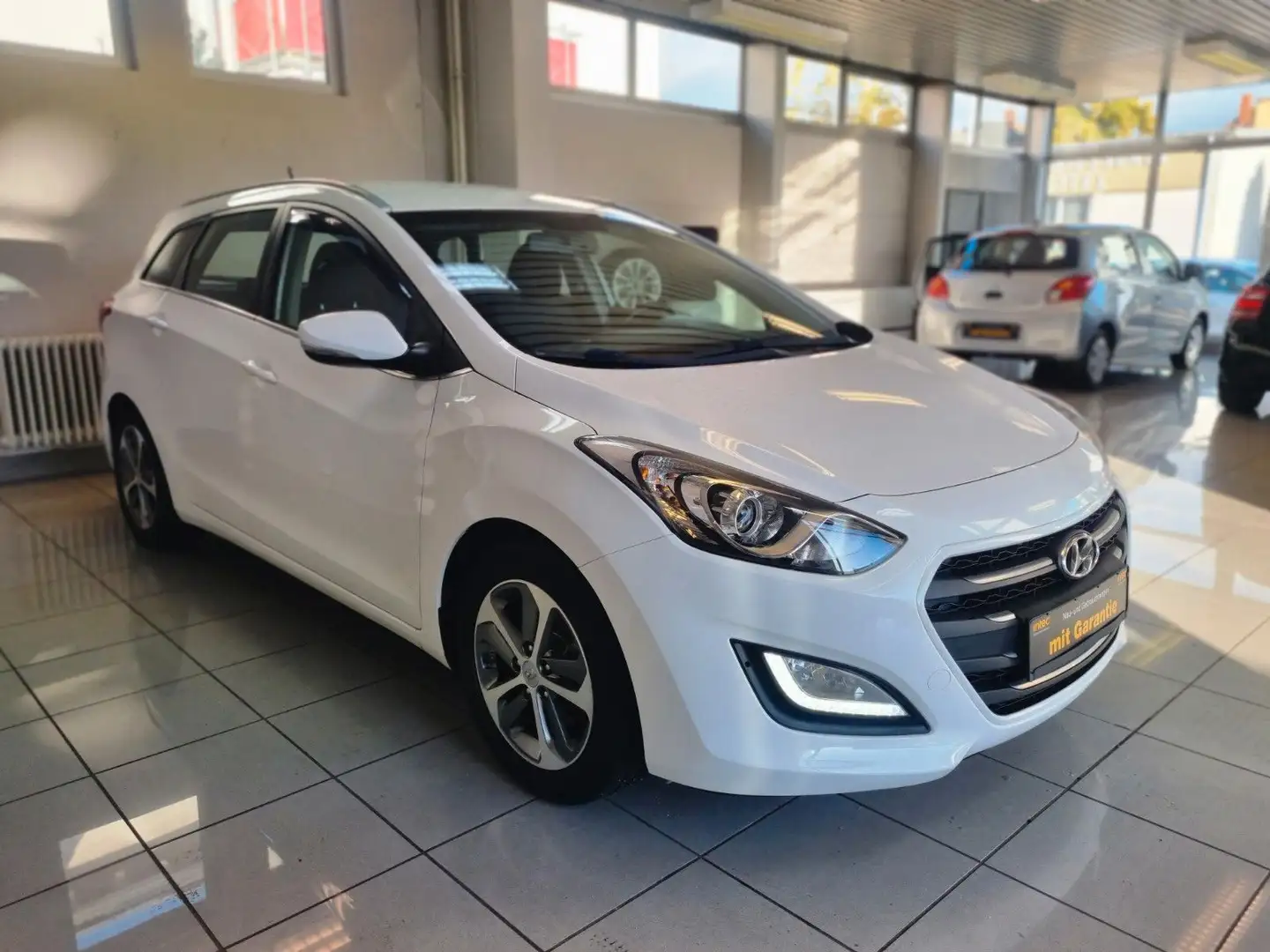 Hyundai i30 cw blue Premium*1 HAND*8 FACH*KLIMA*AHK*SHZ* Weiß - 2