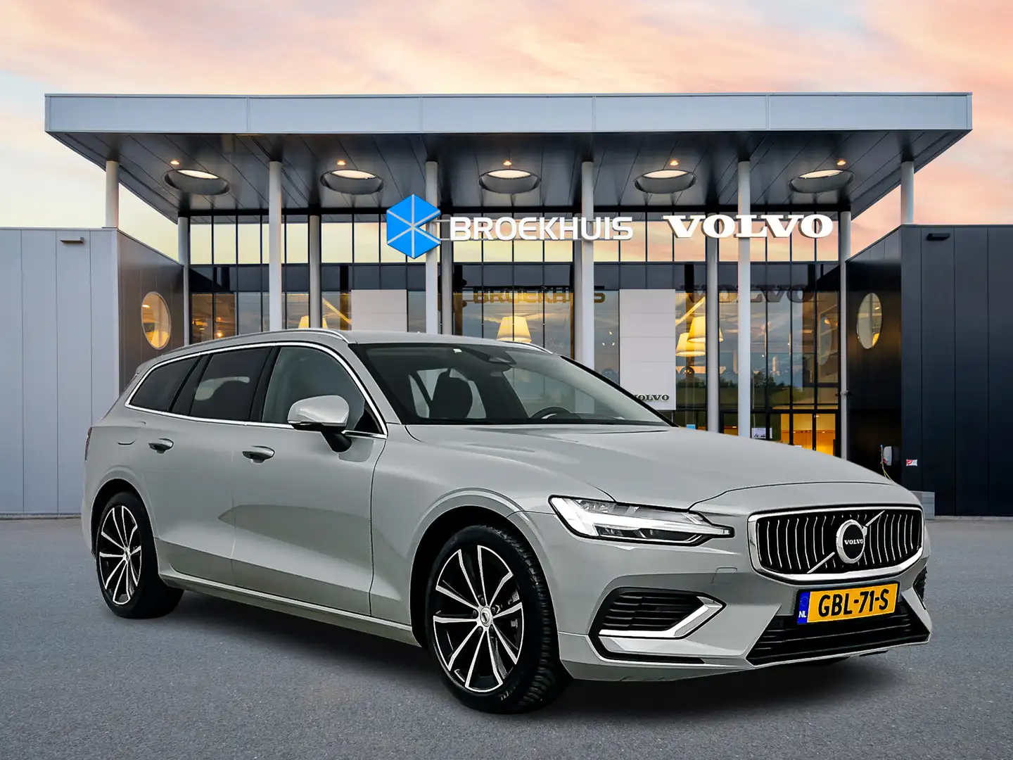 Volvo V60 T6 Recharge Essential | 18" | Trekhaak | Stoel/stu Gris - 2