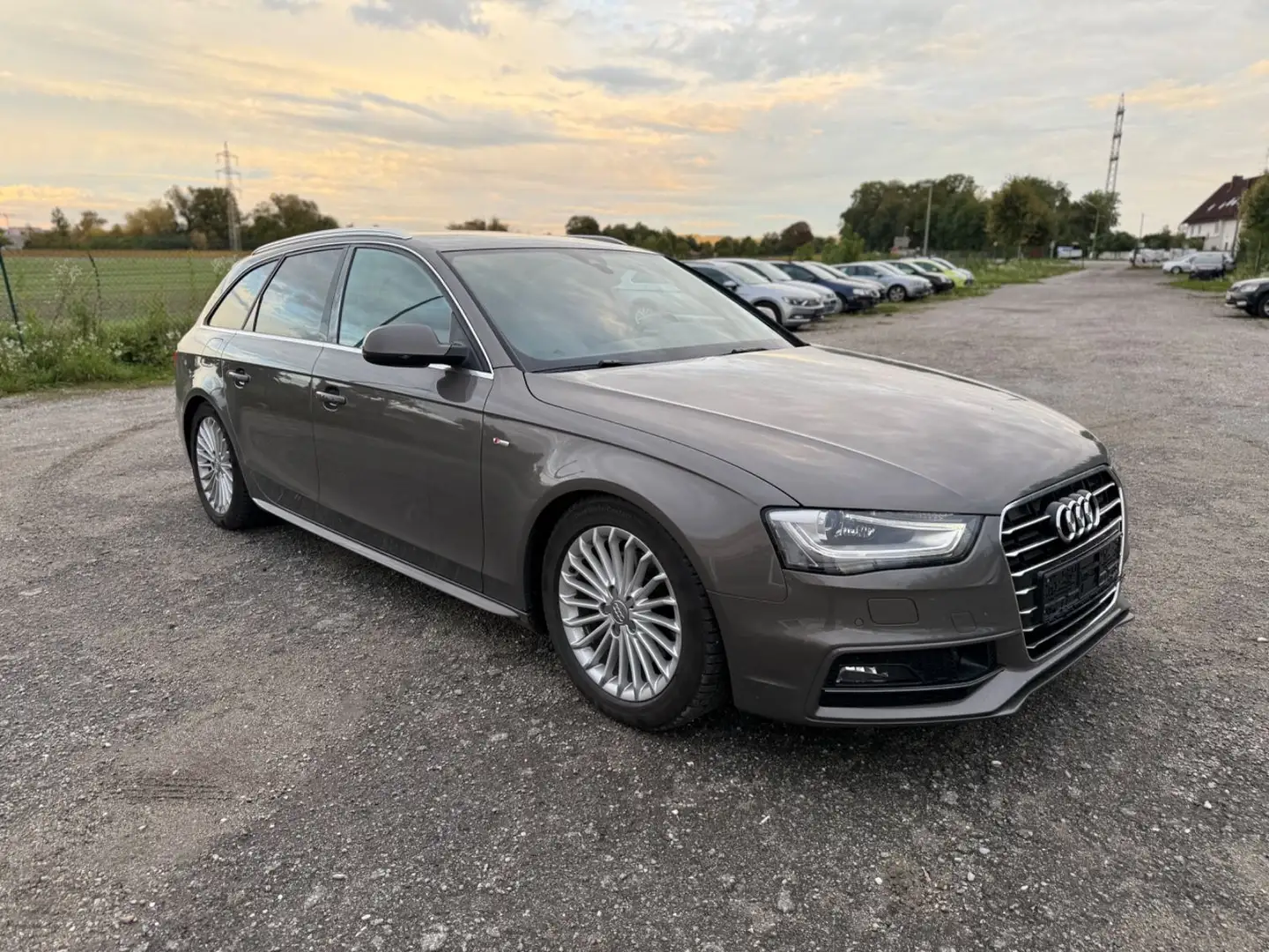 Audi A4 Avant 2.0 TDI S line I KW I R-Kamera I ACC Braun - 1
