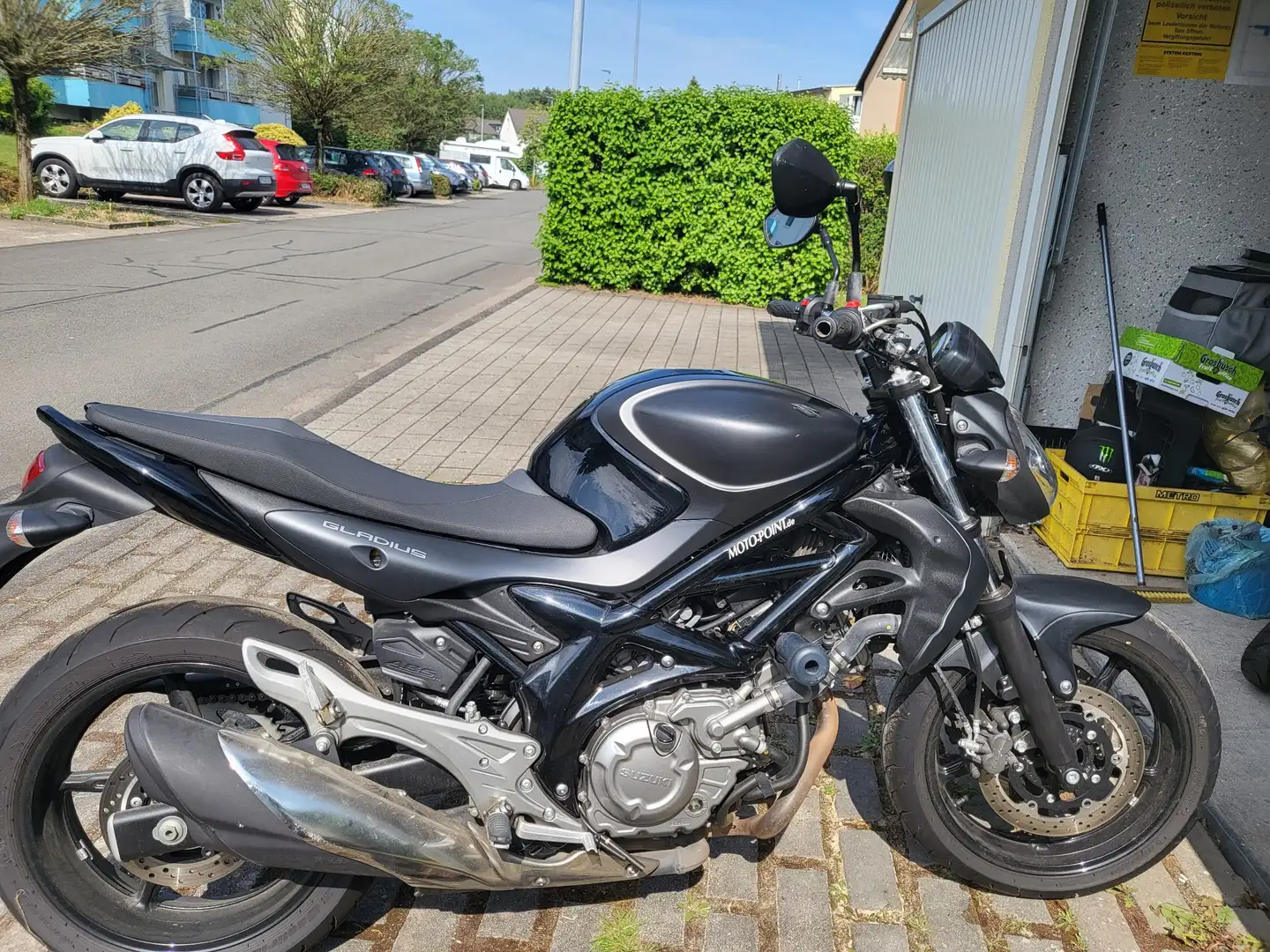 Suzuki Gladius 650 Black - 1
