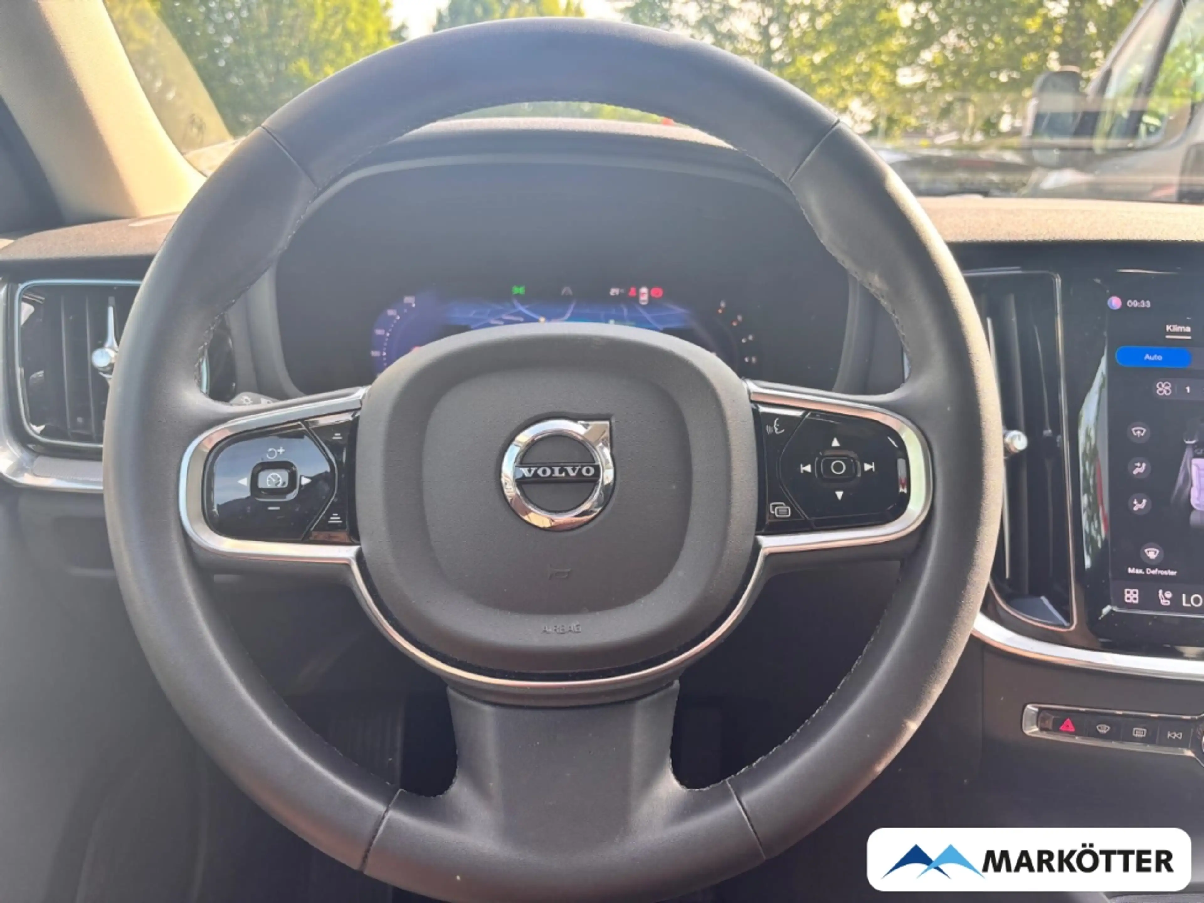 Volvo V60 Cross Country B4 AWD Plus TEMP/SHZ/LH/CAM/MEMORY/LED — photo 15