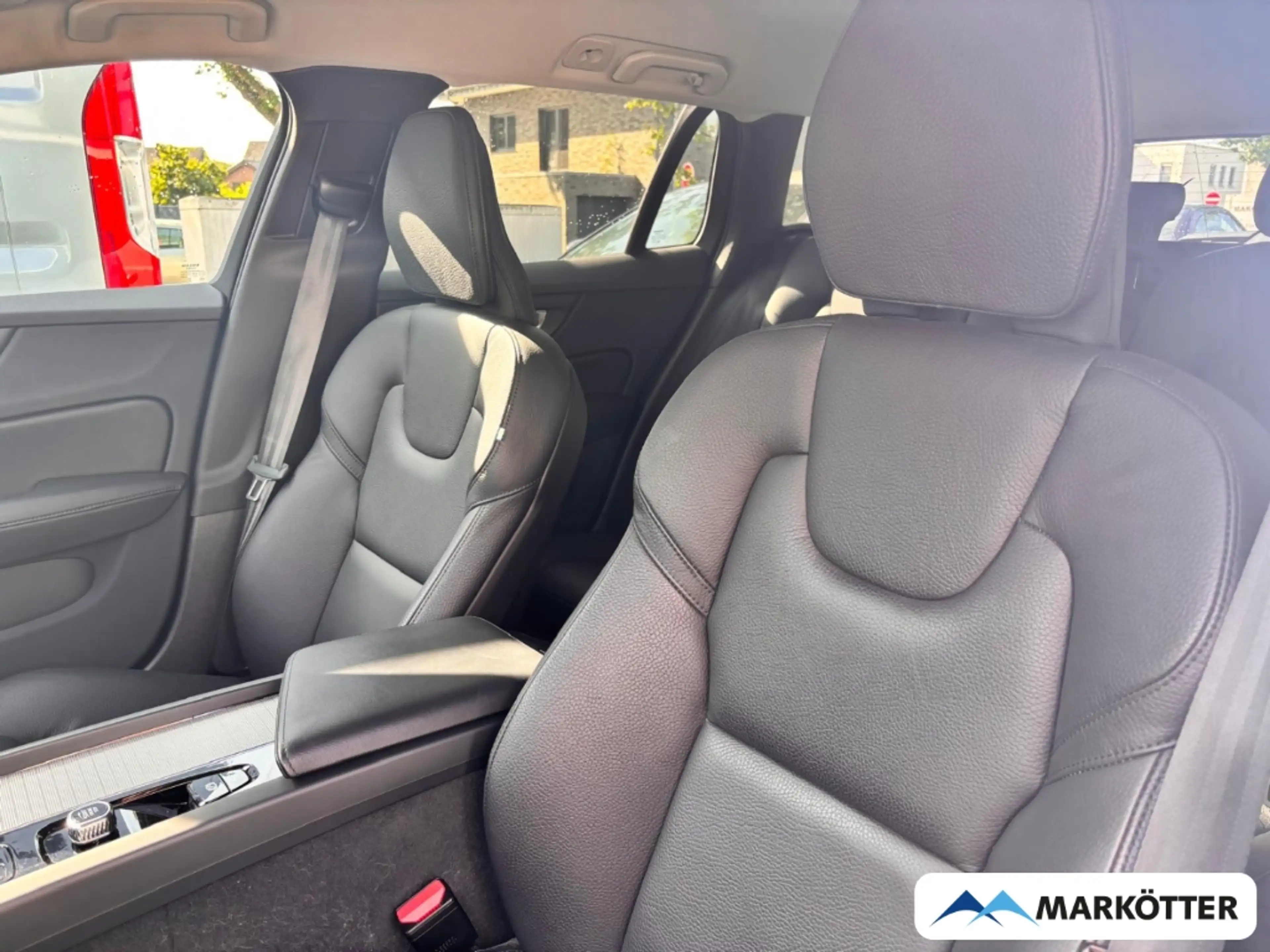 Volvo V60 Cross Country B4 AWD Plus TEMP/SHZ/LH/CAM/MEMORY/LED — photo 9