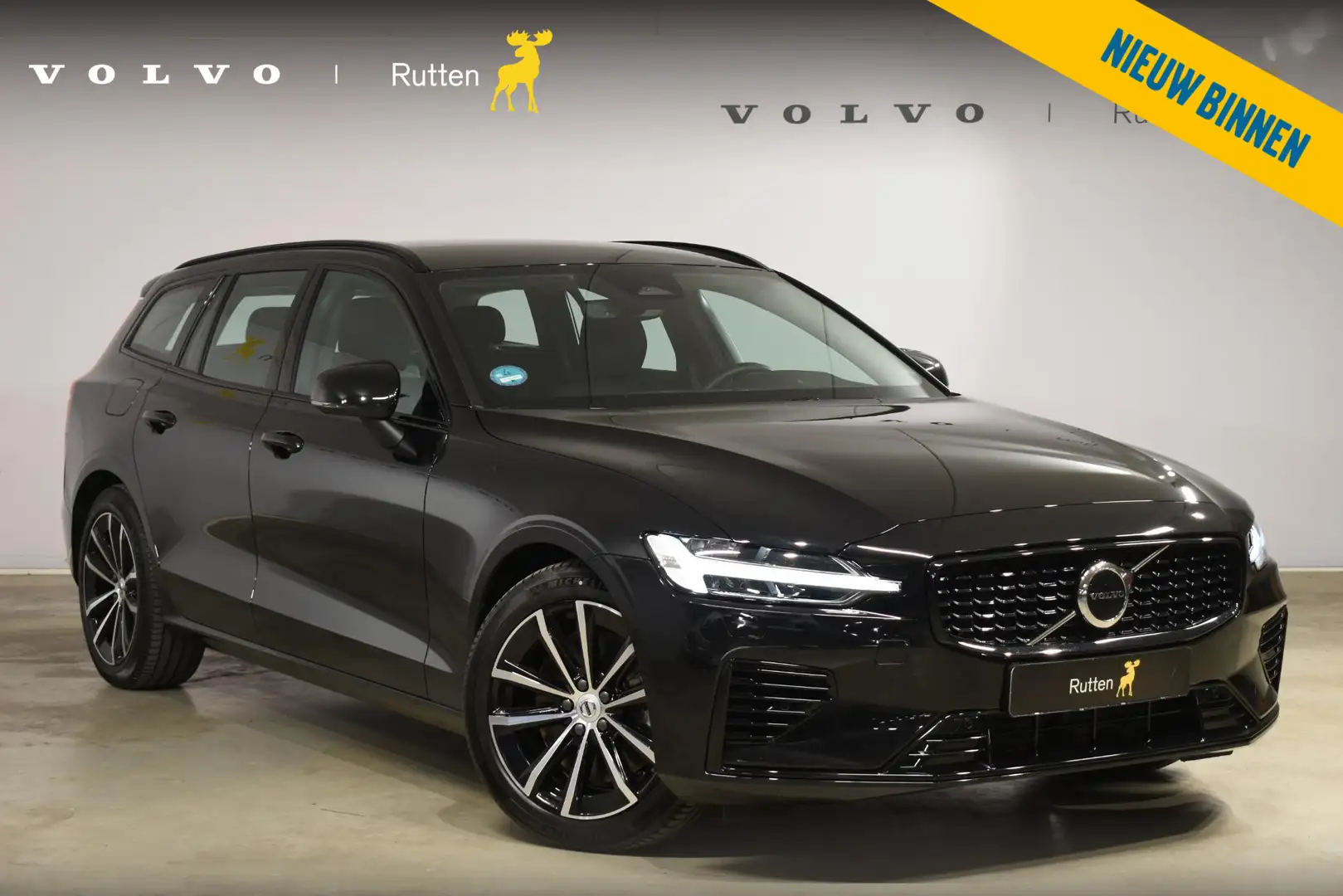Volvo V60 T6 350PK Automaat AWD Plus Dark / Navigatie / Came Zwart - 1