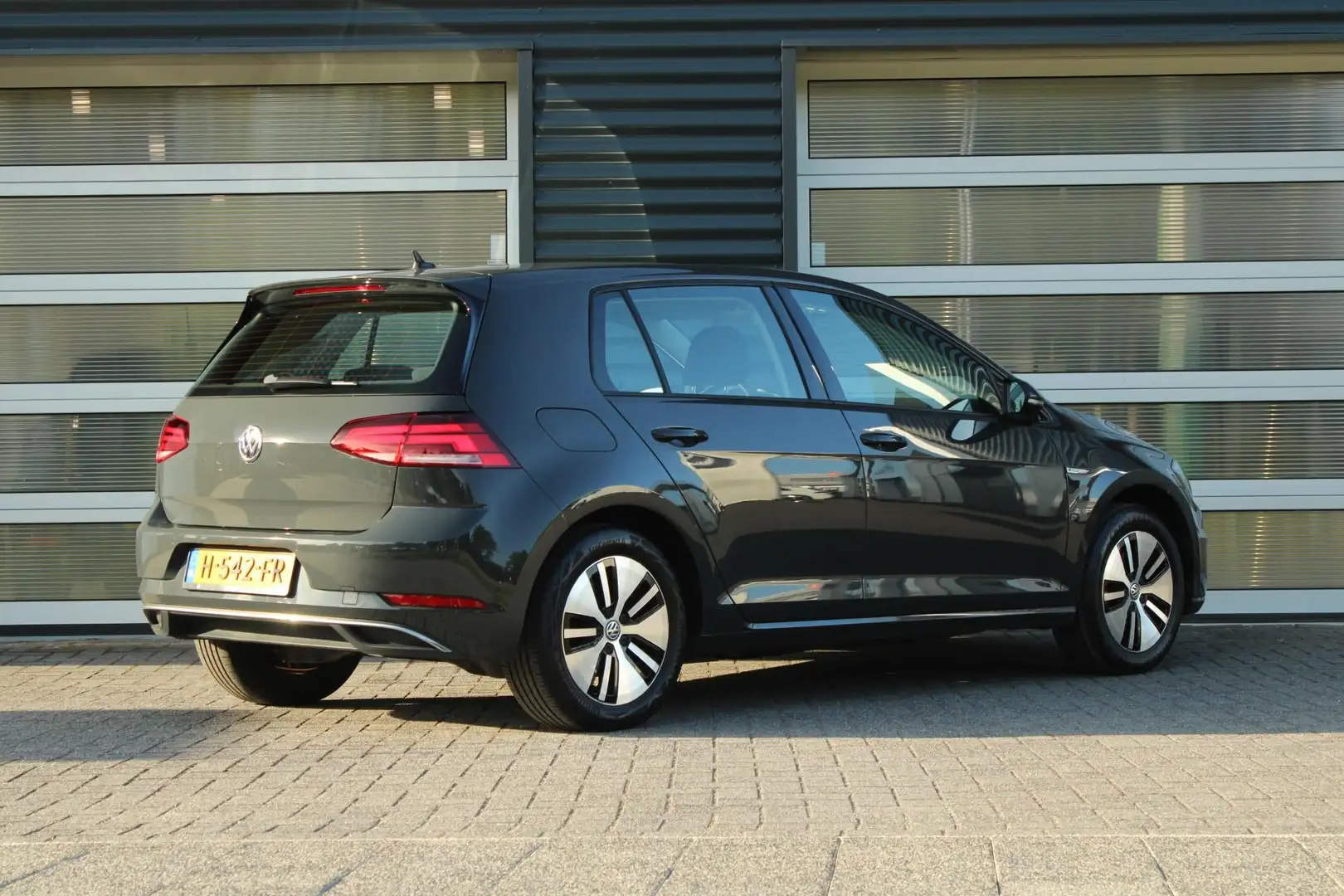 Volkswagen e-Golf 136pk E-DITION 2020 | SoH 93% | Apple Carplay & An Grijs - 2