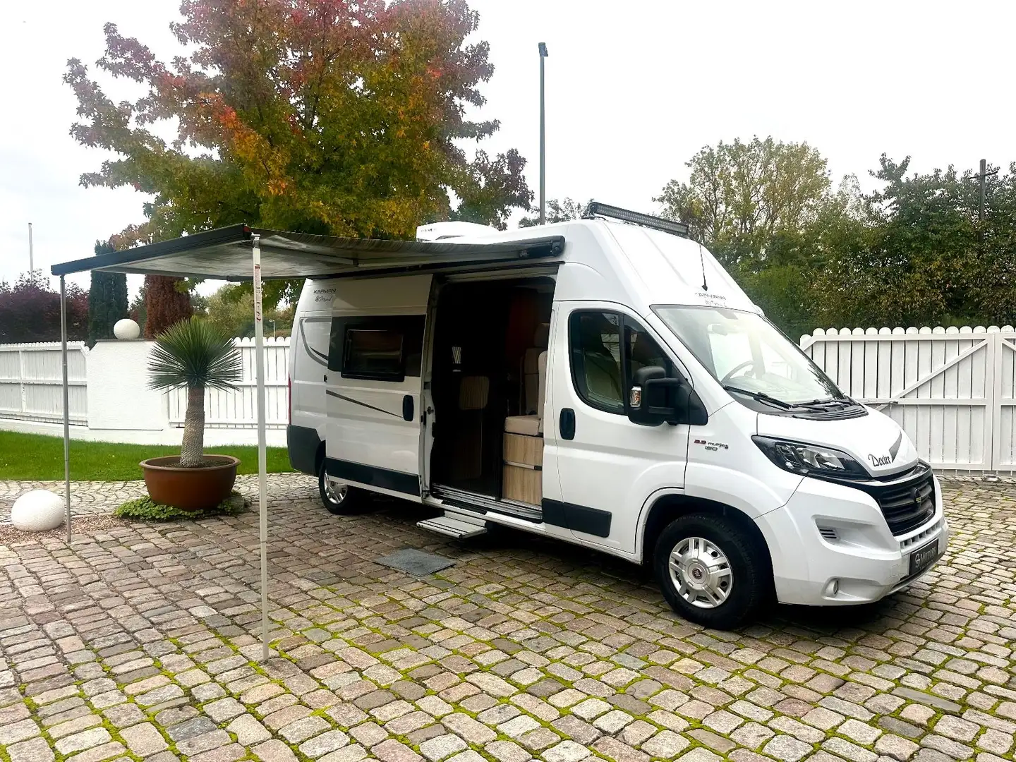 Karmann Dexter 555/5,99m/2xKlima/5 Pers./AHK/Kam/Hubbett - 1