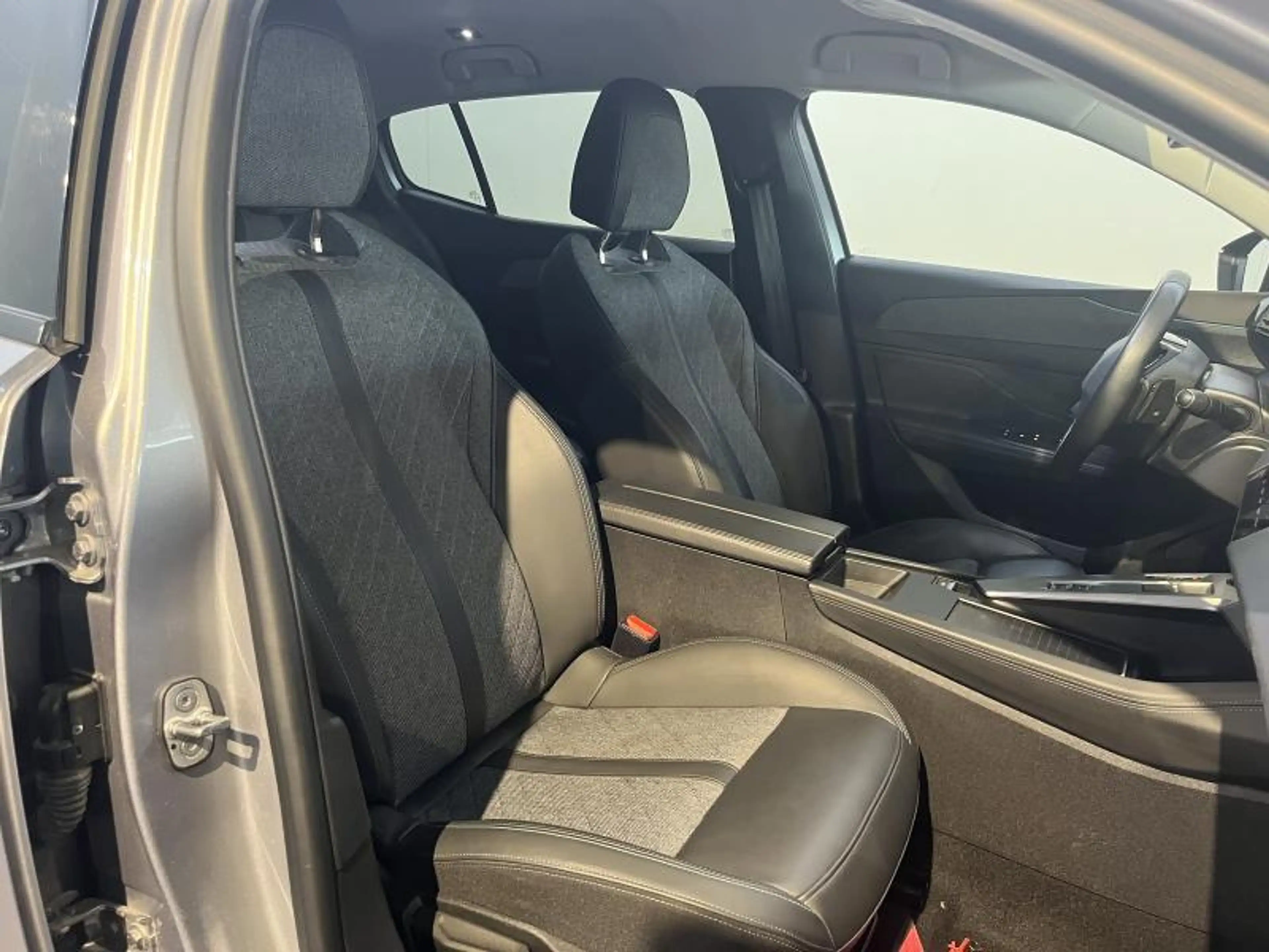 Peugeot 408 ALLURE PACK — photo 13