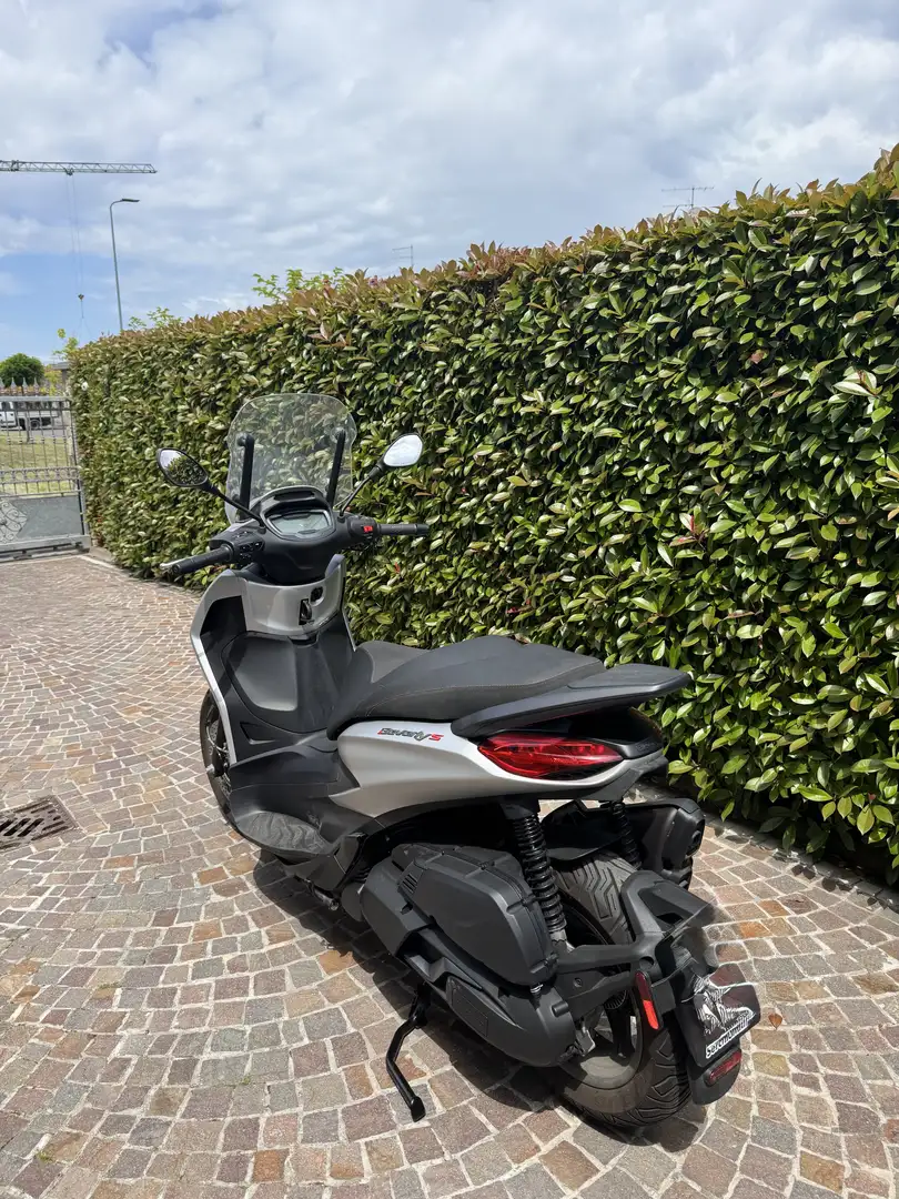 Piaggio Beverly 400 Piaggio beverly S Stříbrná - 2