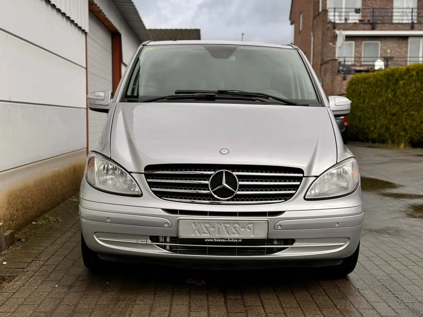 Mercedes-Benz Viano Viano 2.2 CDI kompakt Automatik Ambiente srebrna - 2