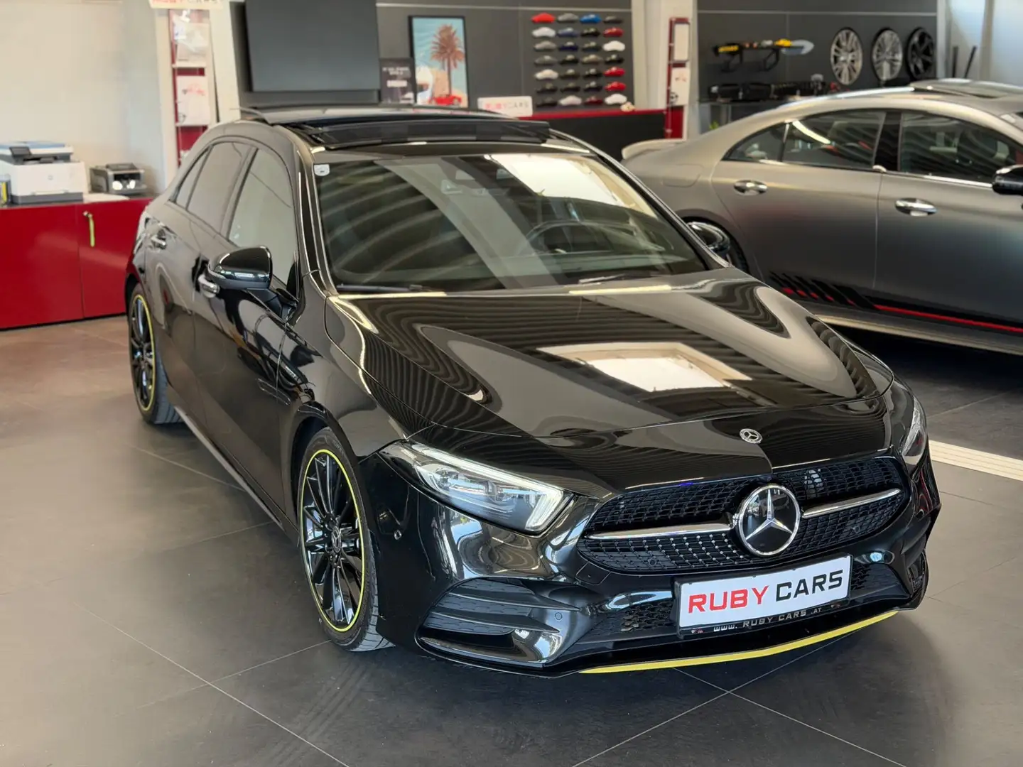 Mercedes-Benz A 220 AMG Line 4Matic Edition Schwarz - 2