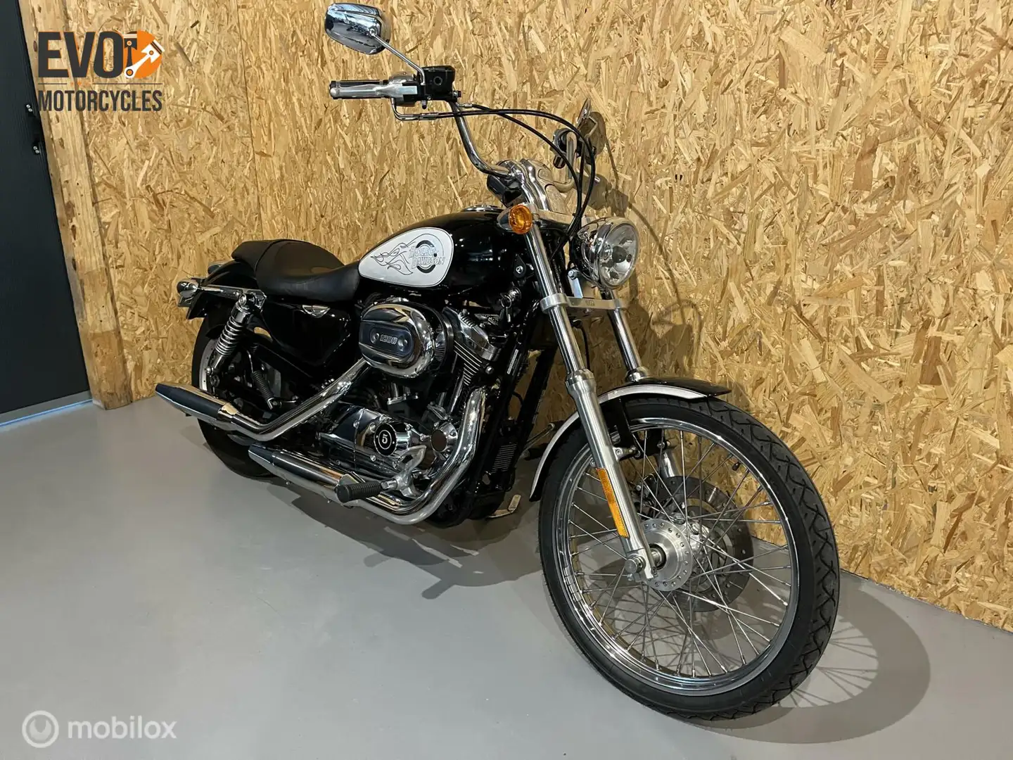 Harley-Davidson XL 1200 1200C Sportster Custom - 2