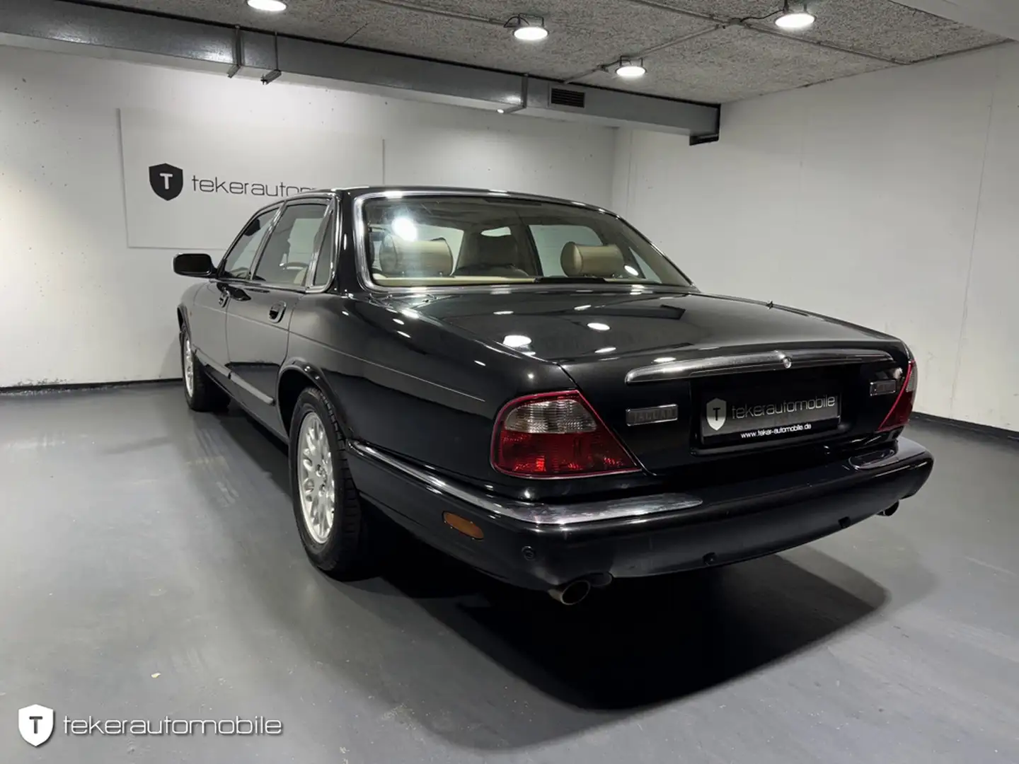 Jaguar XJ 3.2 Executive Schwarz - 2