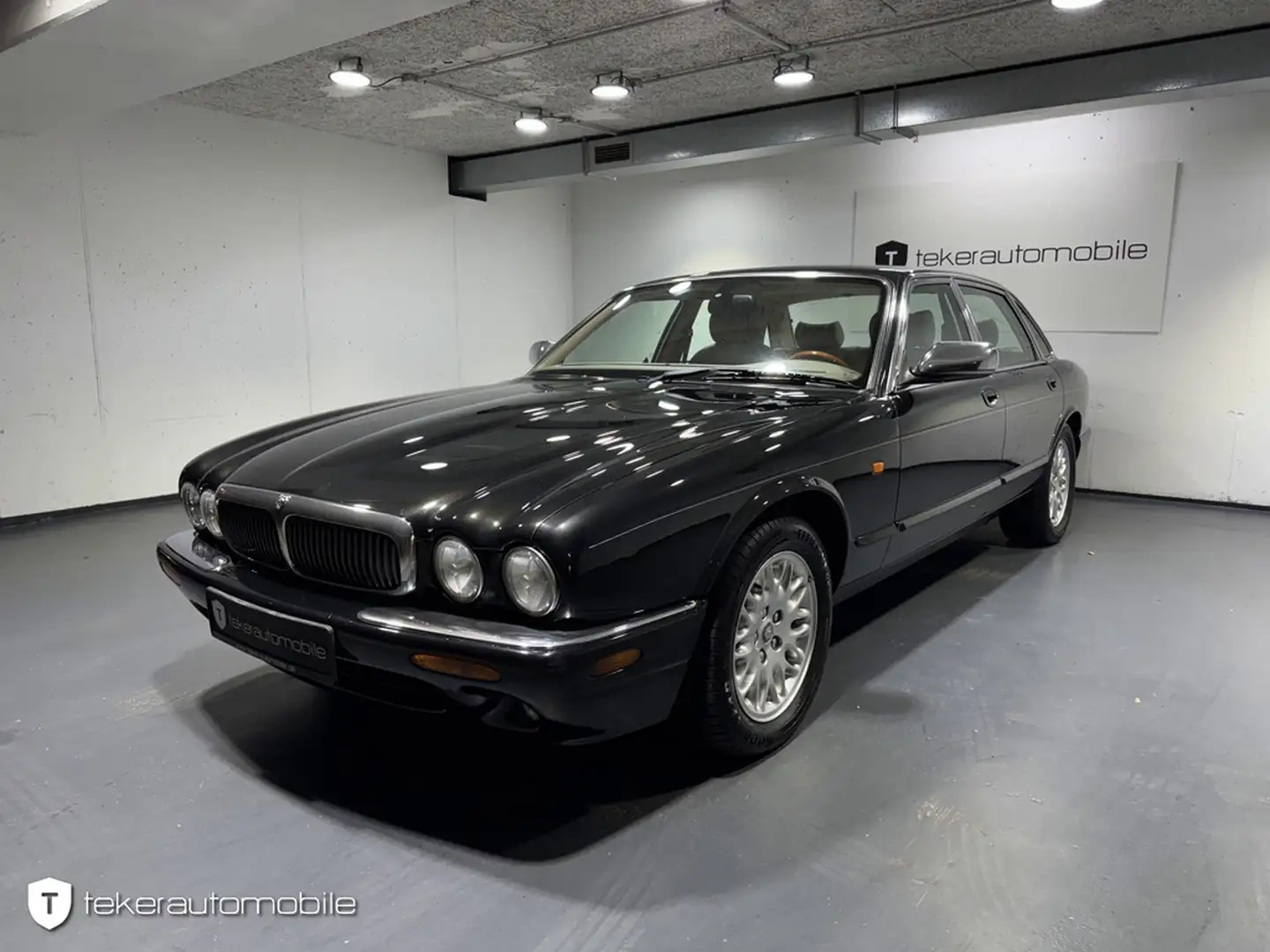 Jaguar XJ 3.2 Executive Schwarz - 1