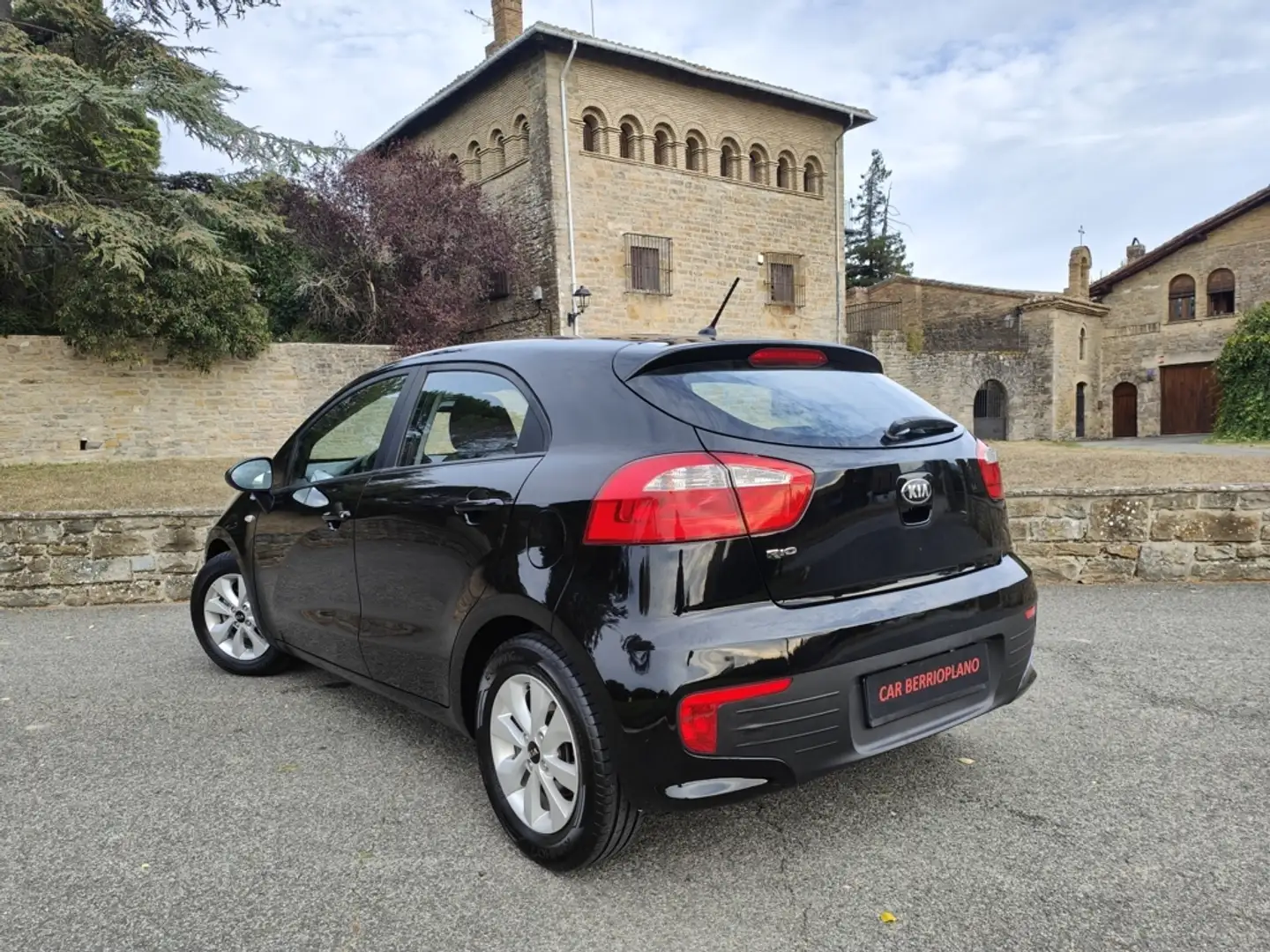 Kia Rio 1.2 CVVT Eco-Dynamics Tech Negro - 2