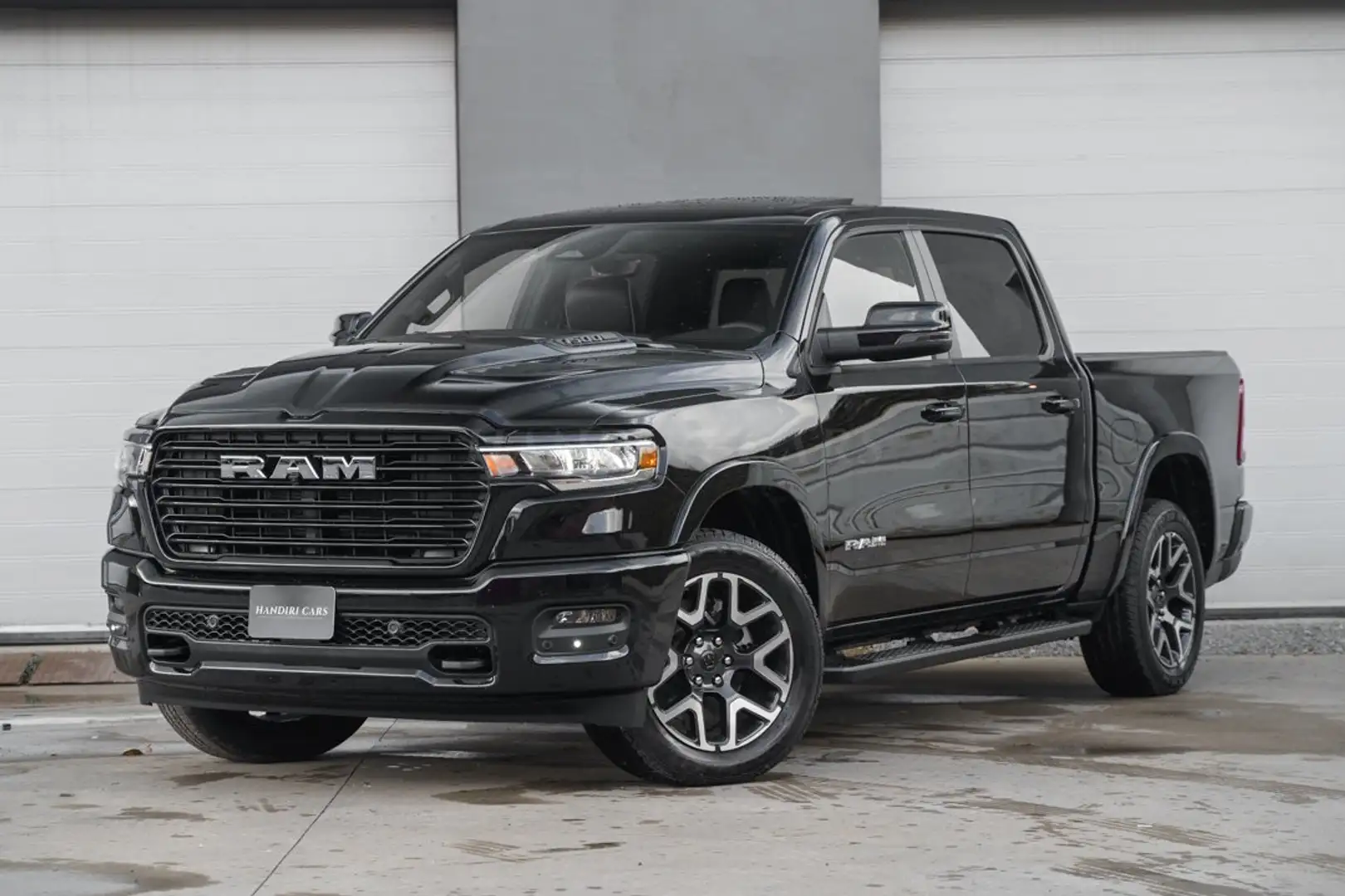 Dodge RAM 2025 Laramie Sport € 58100 +GWJ PANORAM SUNROOF Černá - 1