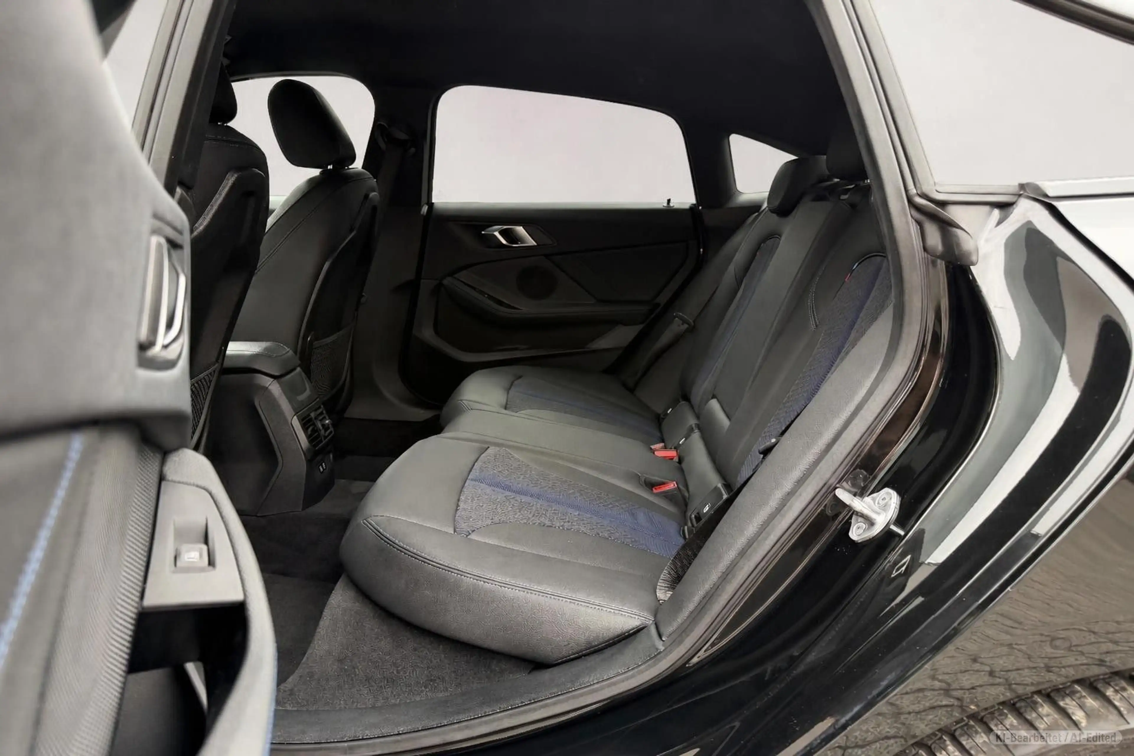 BMW 218 218 i M Sport Shadow Line — photo 15