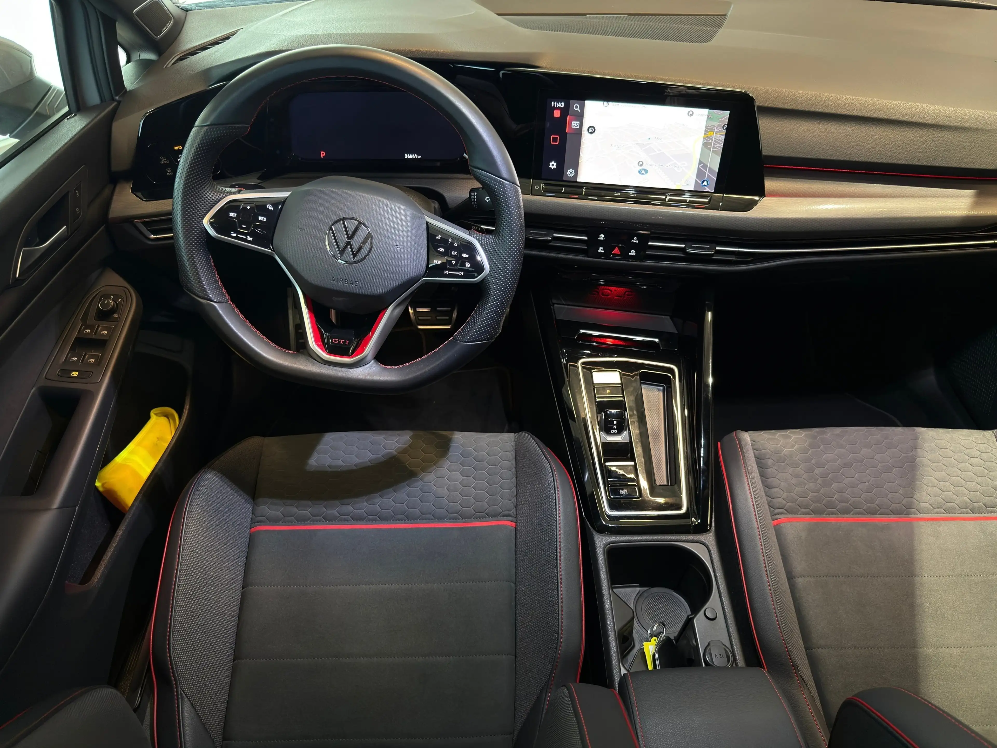 Volkswagen Golf GTI VIII 2.0 TSI Clubsport — photo 10