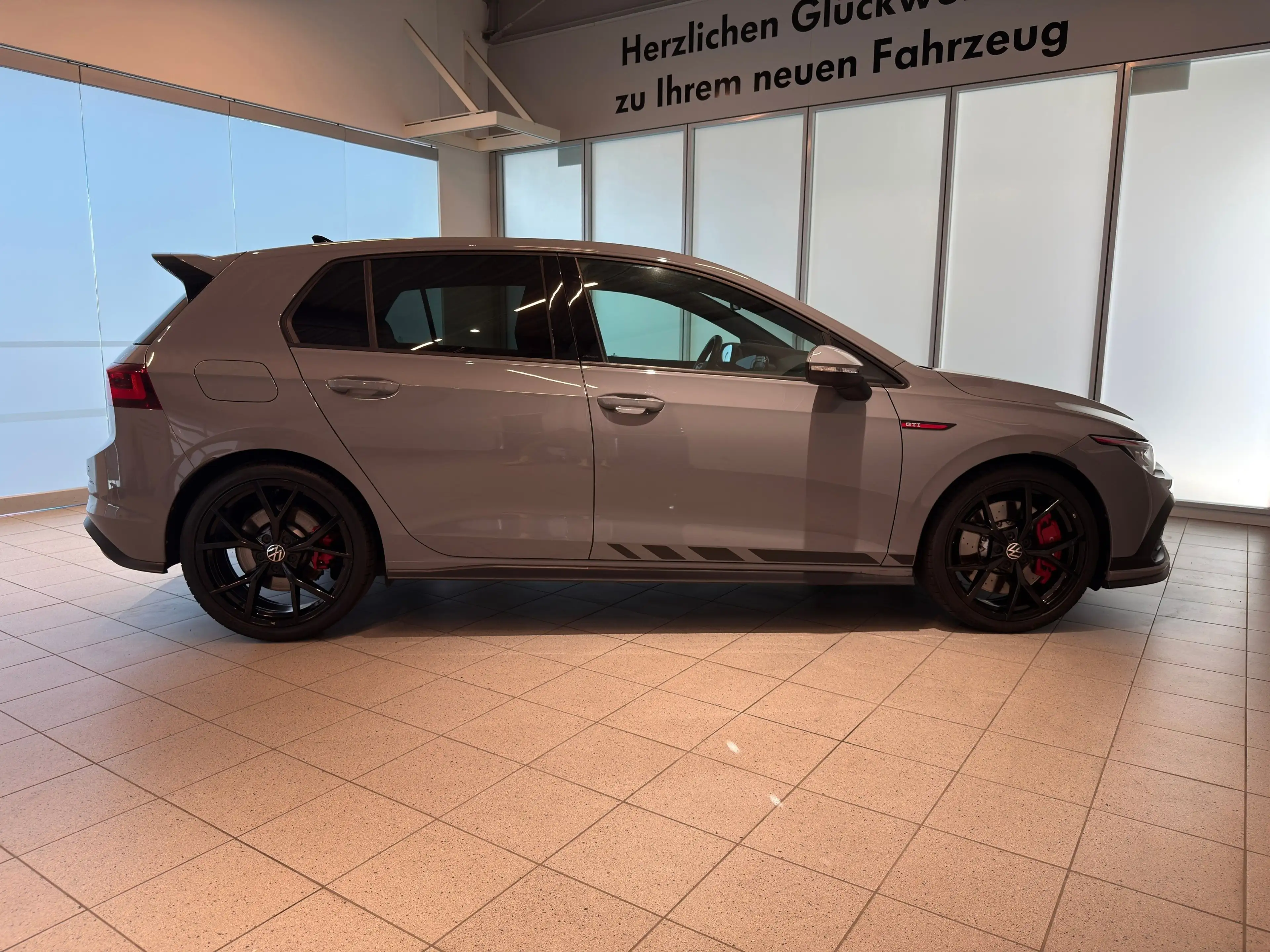 Volkswagen Golf GTI VIII 2.0 TSI Clubsport — photo 6