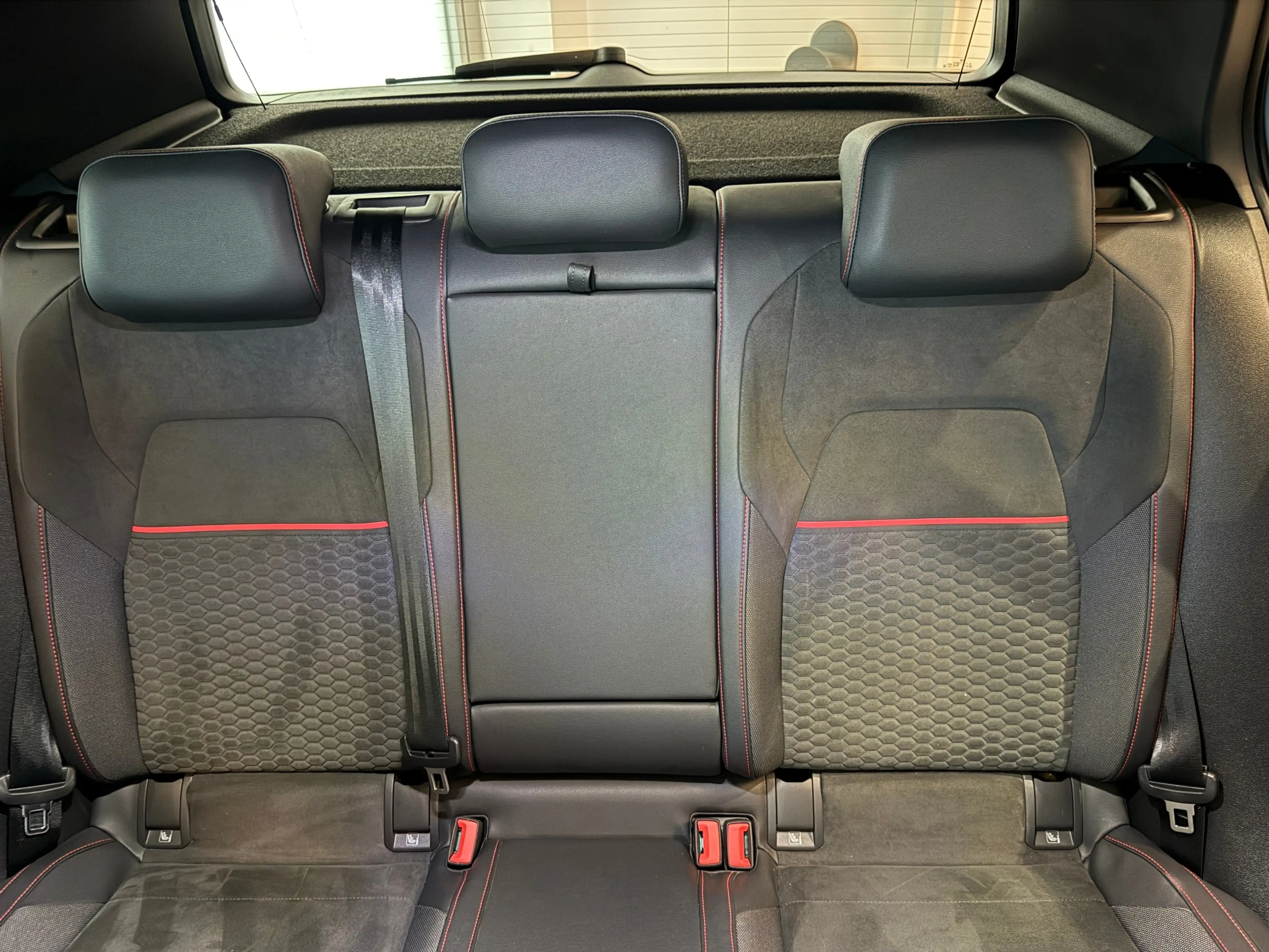 Volkswagen Golf GTI VIII 2.0 TSI Clubsport — photo 12