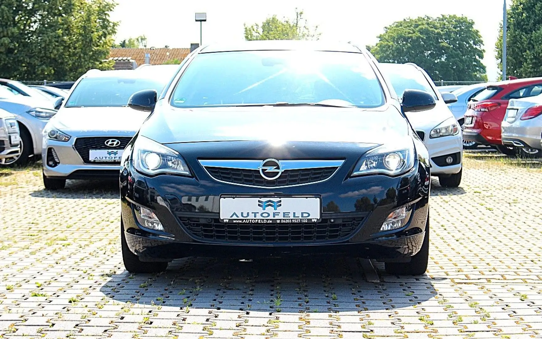 Opel Astra Sports Tourer 1.6/VOLL SHEFT/NAVI/BIXENON/ Zwart - 2