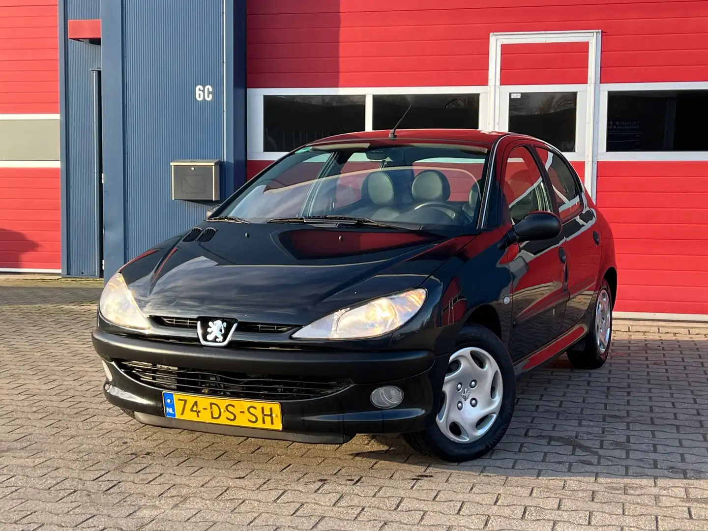 Peugeot 206 1.6 Roland Garros | APK 06-08-2026 + Airco + 5-drs Zwart - 1
