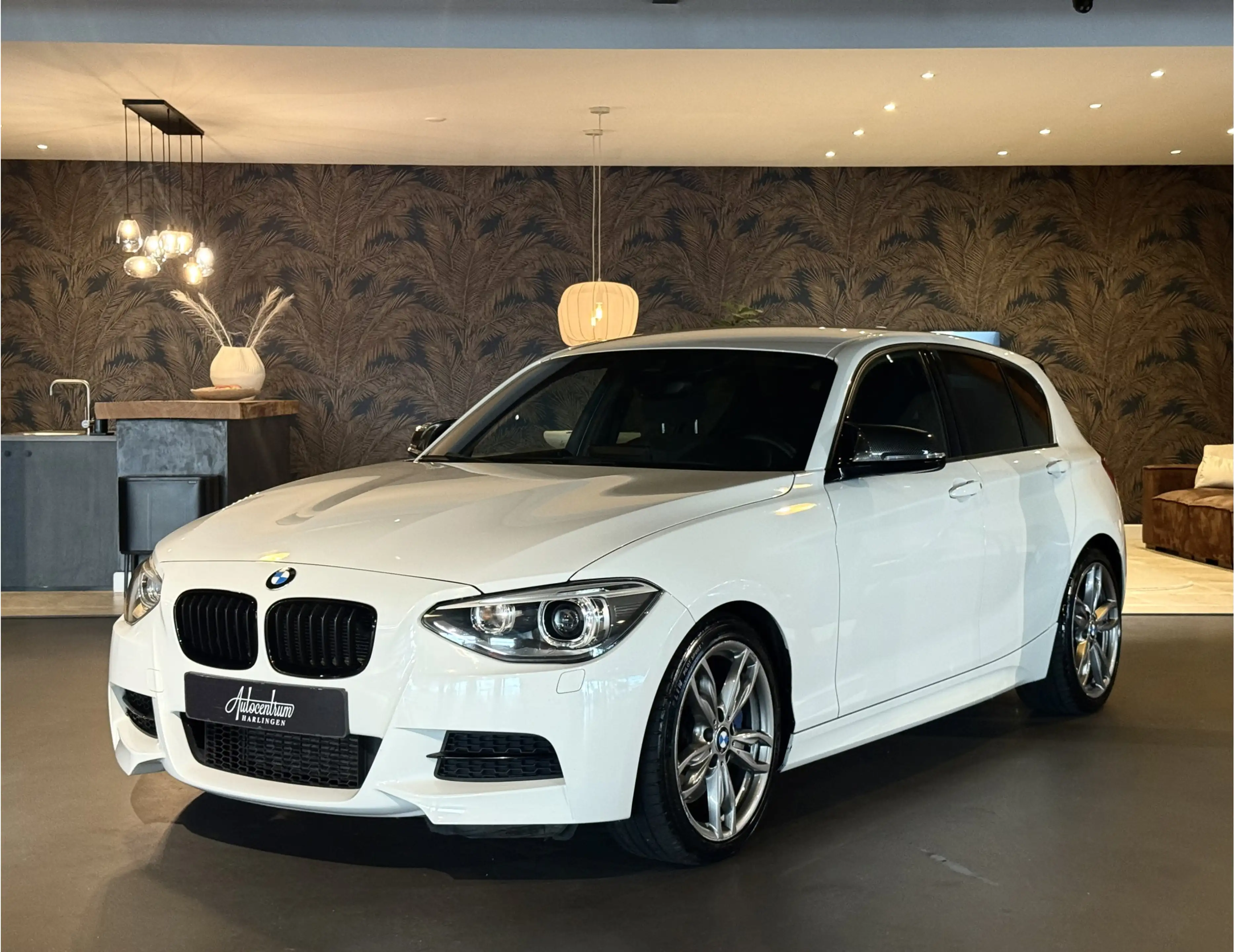 BMW 135 1-serie M135i xDrive I M-Pakket I Automaat I Groot