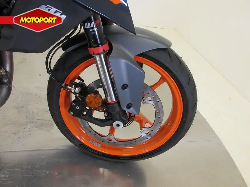 KTM 390 Duke - foto 6