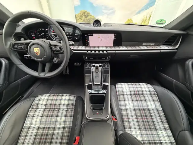 Porsche 992 view 7