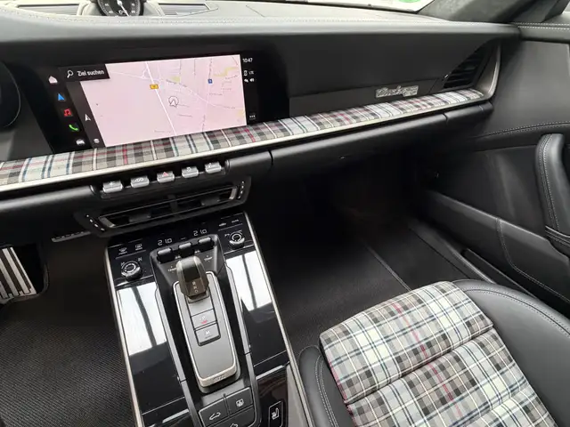 Porsche 992 view 10