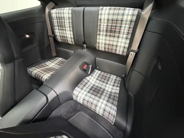 Porsche 992 view 15