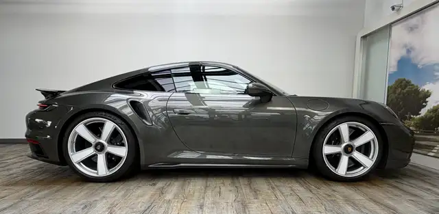 Porsche 992 view 4