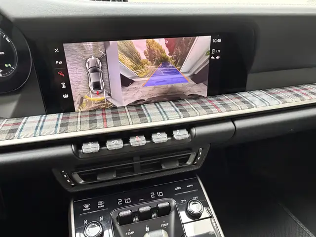 Porsche 992 view 11