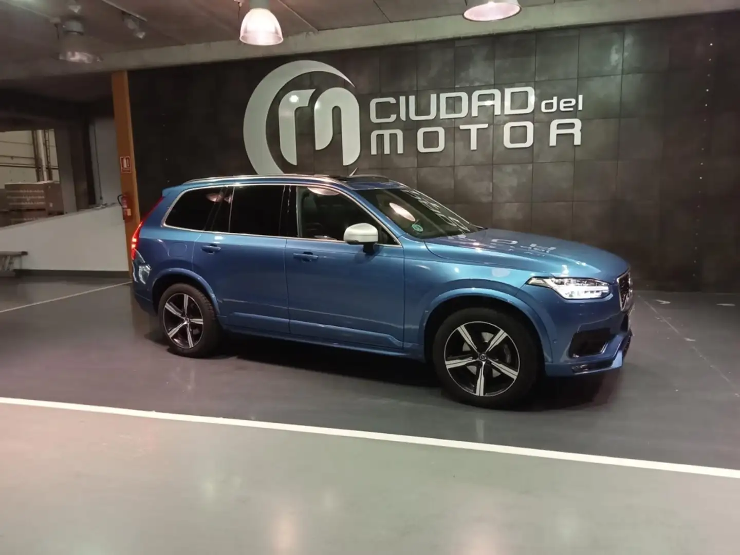 Volvo XC90 D5 R-Design AWD 235 Aut. (9.75) Bleu - 1