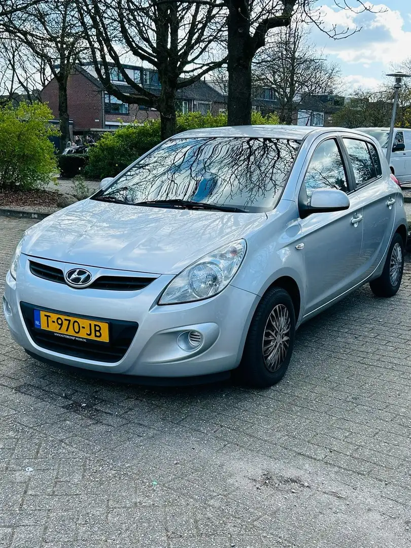 Hyundai i20 1.2i Active Gris - 2