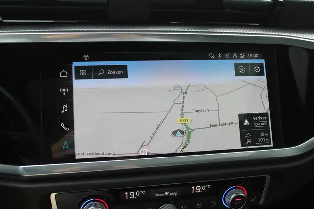 Audi Q3 view 25