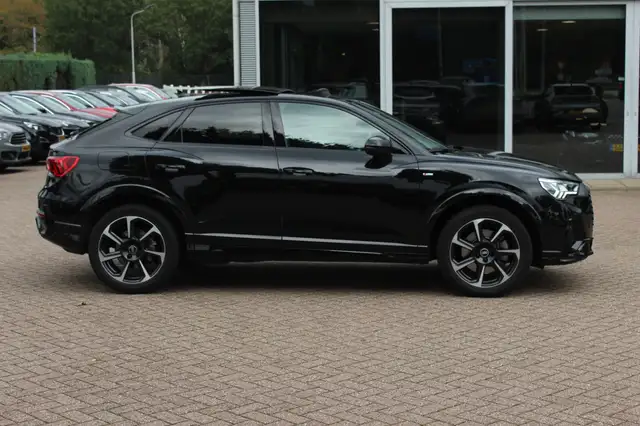 Audi Q3 view 6