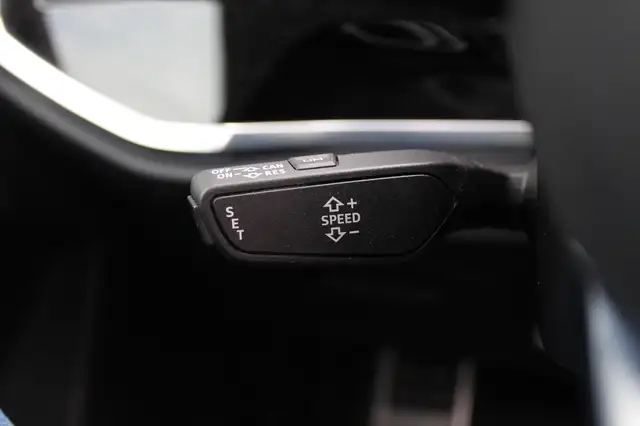 Audi Q3 view 28